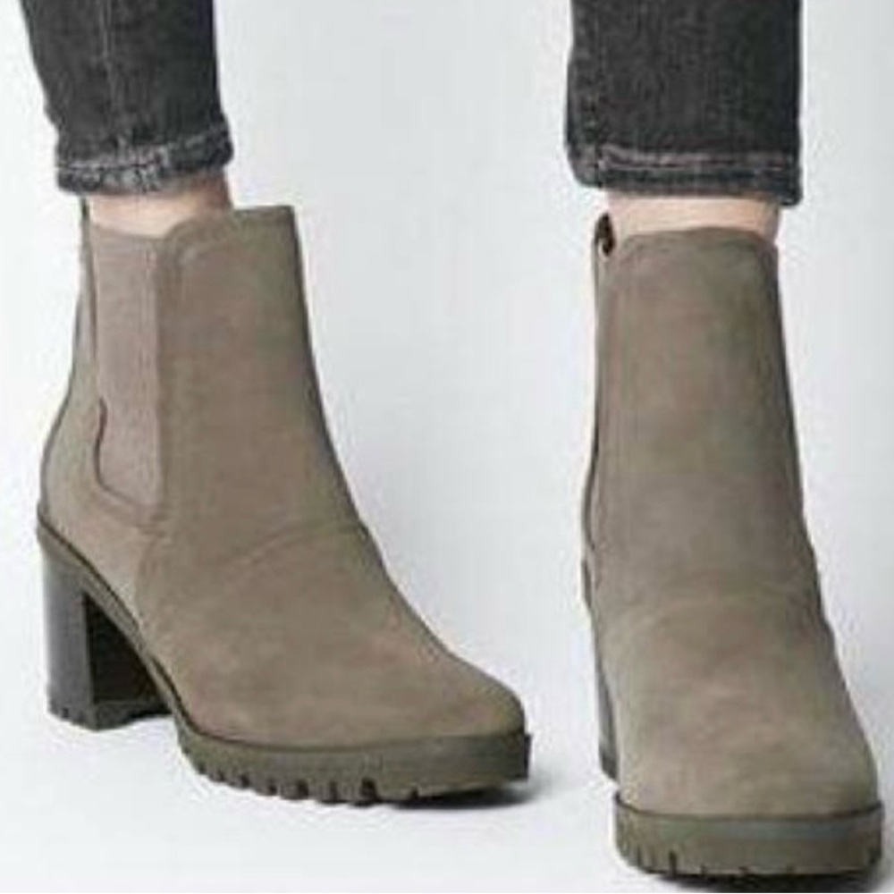 UGG Hazel Block Heel Suede Chelsea Boot